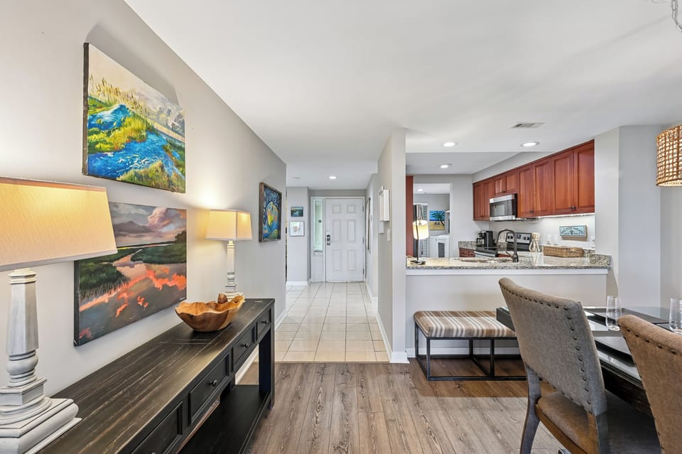 Entryway at 467 Captains Walk