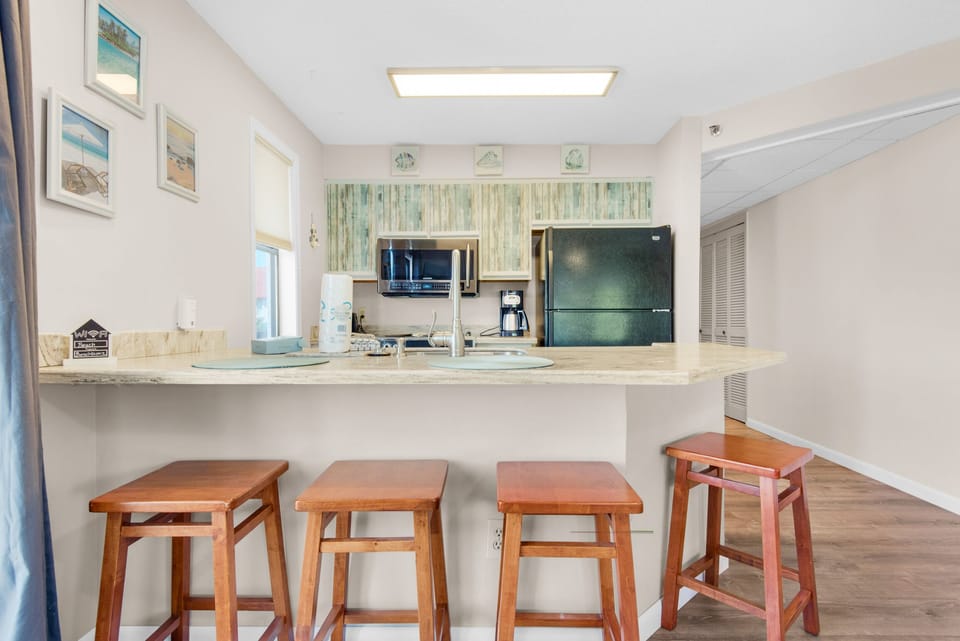 Eat-in bar seating