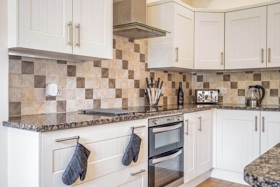 Fridge, dishwasher, electric kettle, toaster