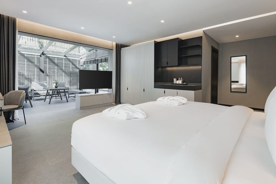 Family Suite, Balcony, Garden View | Premium bedding, in-room safe, soundproofing, iron/ironing board