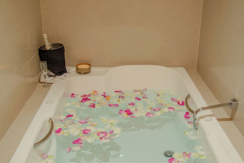 Junior Room | Private spa tub
