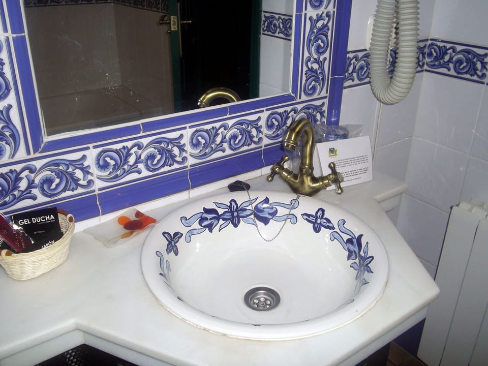Bathroom sink
