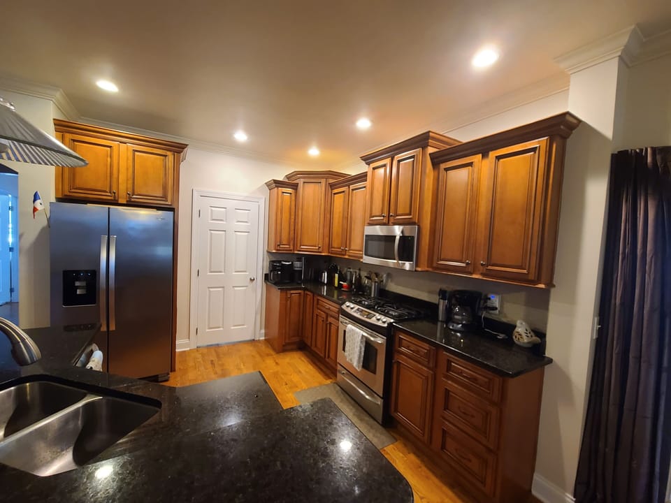 Kitchen with gas range, new refrigerator, fully equiped