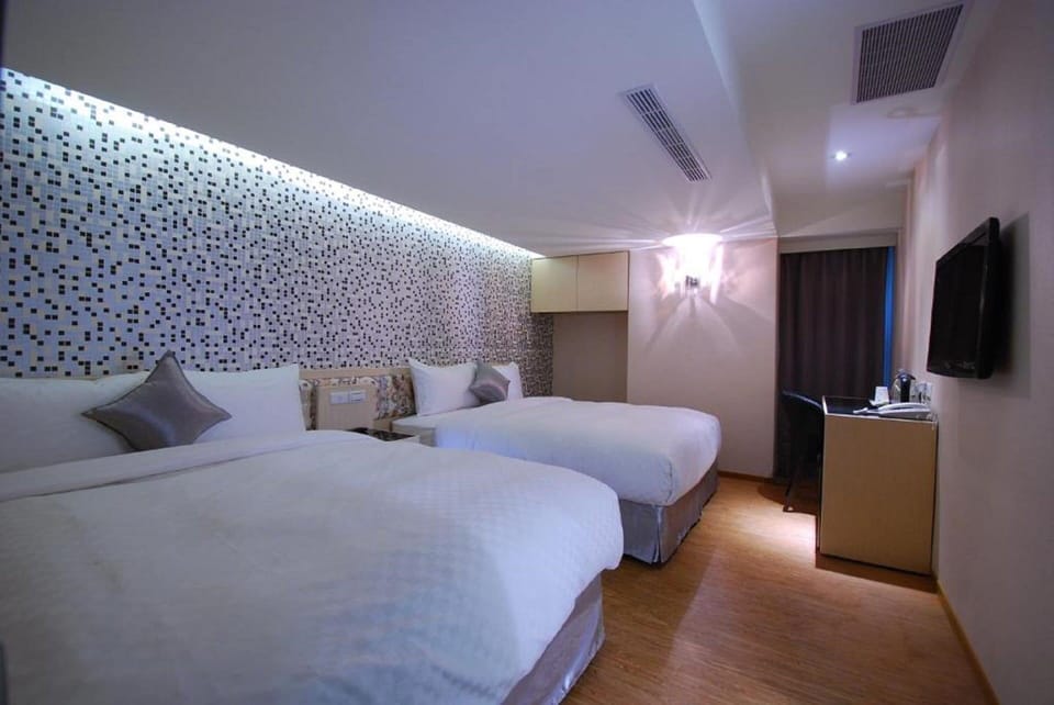Desk, blackout drapes, free WiFi, bed sheets