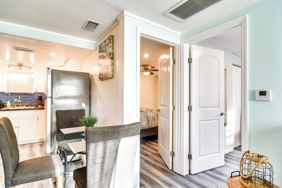 Dining Area | Dishware/Flatware Provided