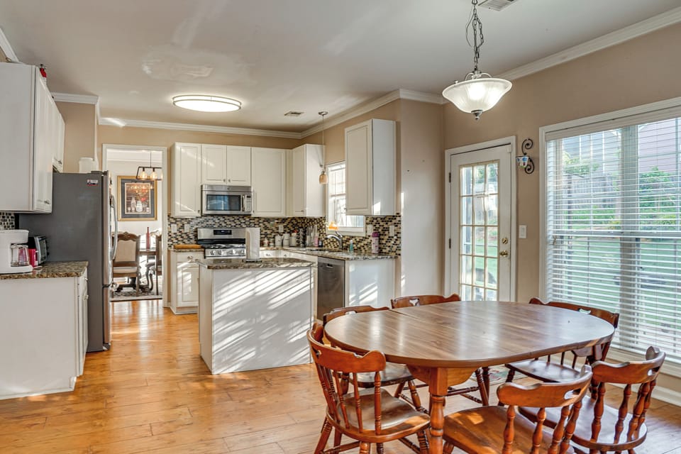 Kitchen & Dining Area | 2-Story Home
