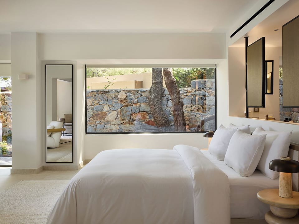 Villa Poseidon | Premium bedding, down comforters, minibar, in-room safe