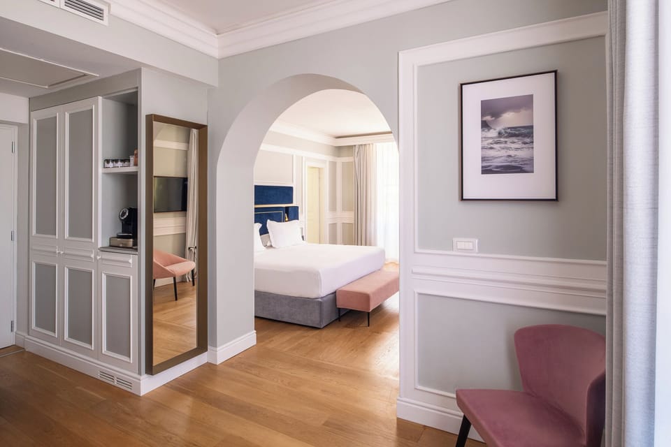 Suite | Premium bedding, minibar, in-room safe, desk