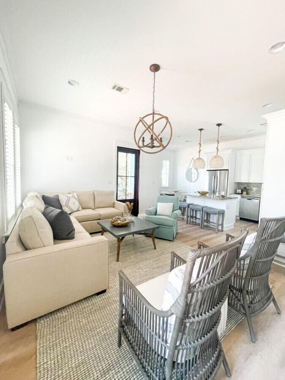 Living Room/Kitchen/Dining Area