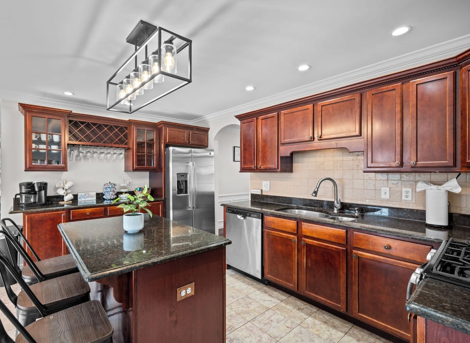 Full kitchen