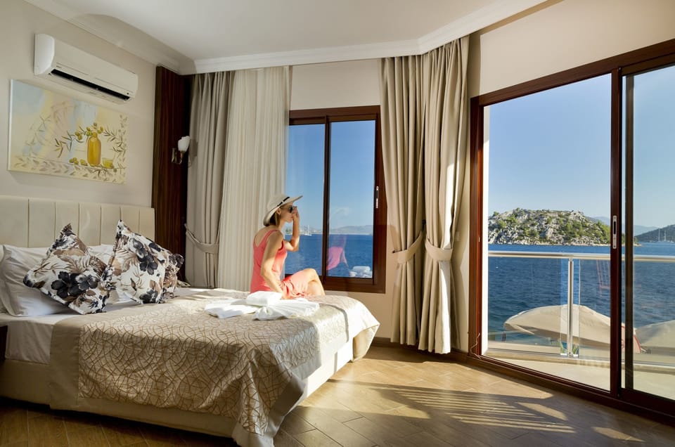Deluxe Room | Minibar, desk, soundproofing, free WiFi