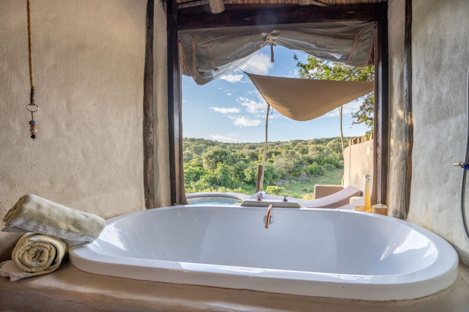 Deep soaking bathtub