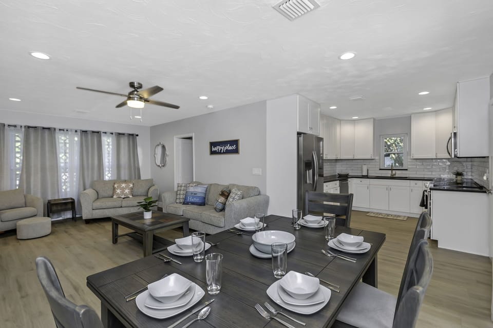 Dining/ Living room