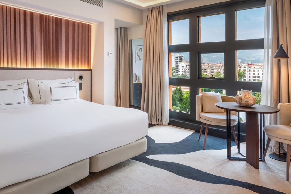 Junior Suite The Level | Minibar, in-room safe, desk, soundproofing