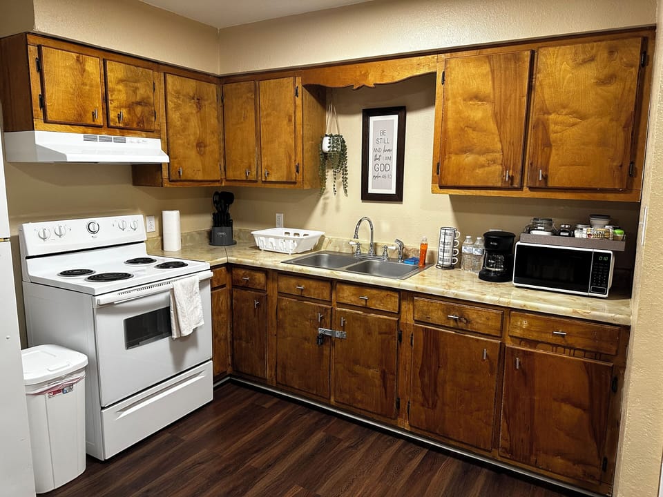 Full kitchen with all essentials to make a meal