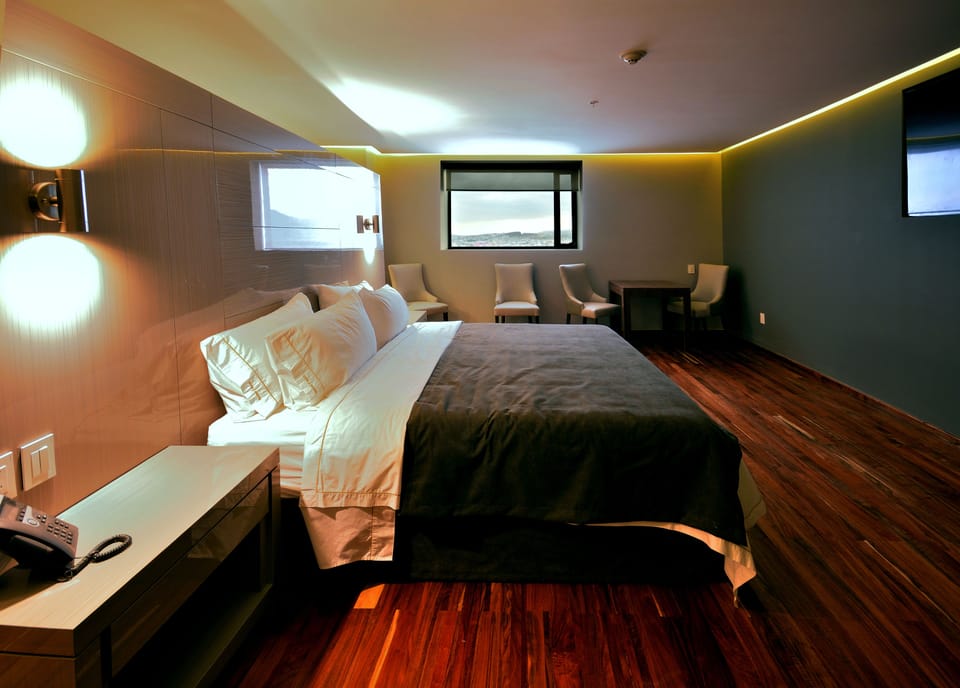 1 bedroom, in-room safe, desk, blackout drapes