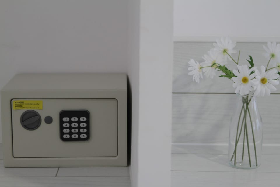 Standard Double Room | Safe
