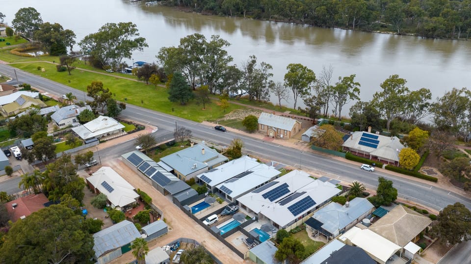 Renmark River VIllas in the foreground and Boats and Bedzzz houseboats diagonally across the road (partly obscured by trees)