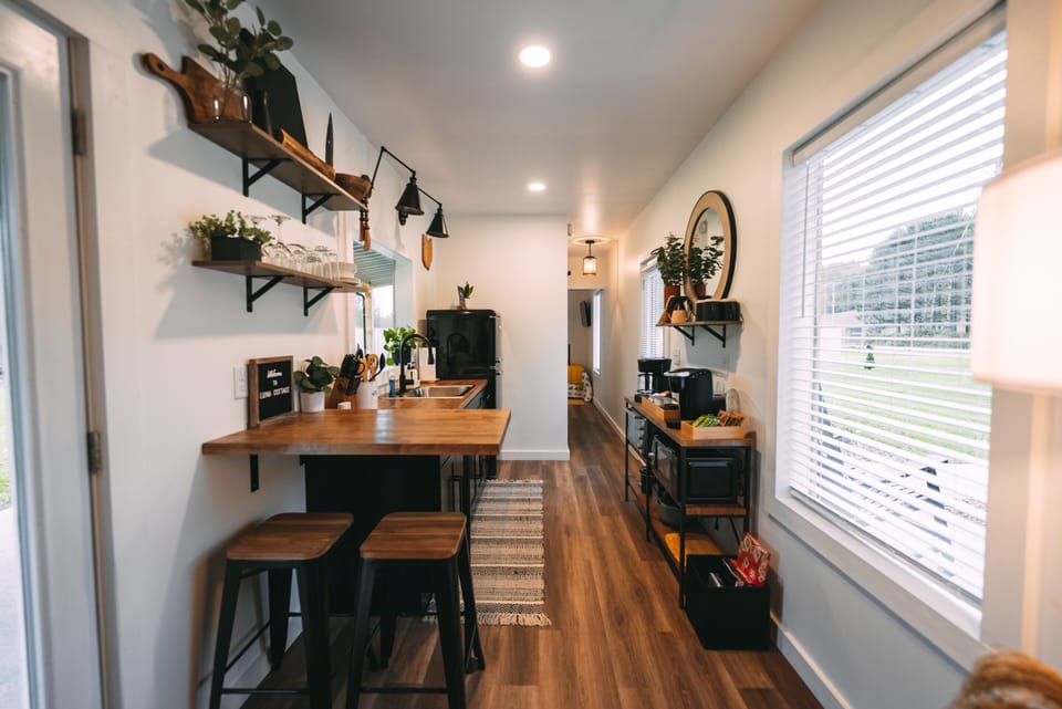 Luna Cottage - Kitchen, looking toward Bedroom