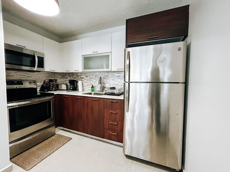 Where creativity and convenience come together in a chic, fully-equipped kitchen.