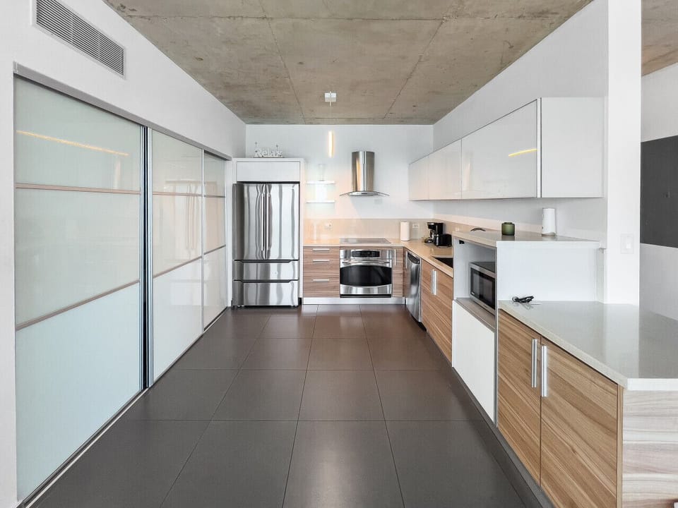A fully equipped modern kitchen designed for convenience and efficiency.