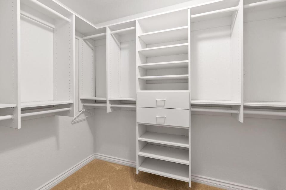 Master Bedroom Closet (Walk-in)