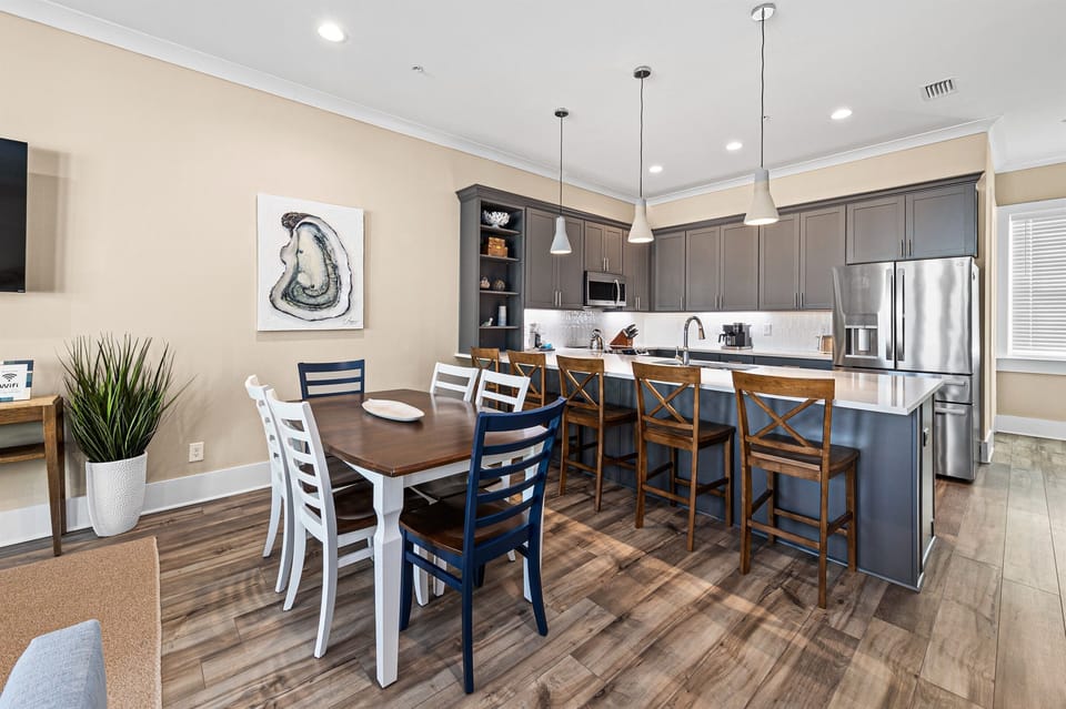 Dining and bar