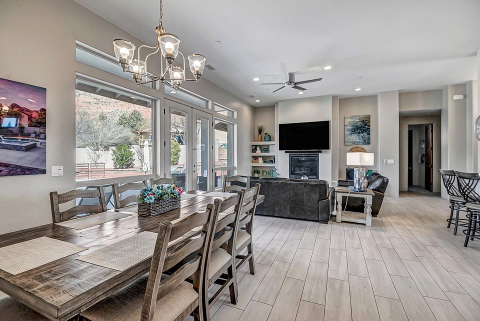 Dining Area with Seating for Eight