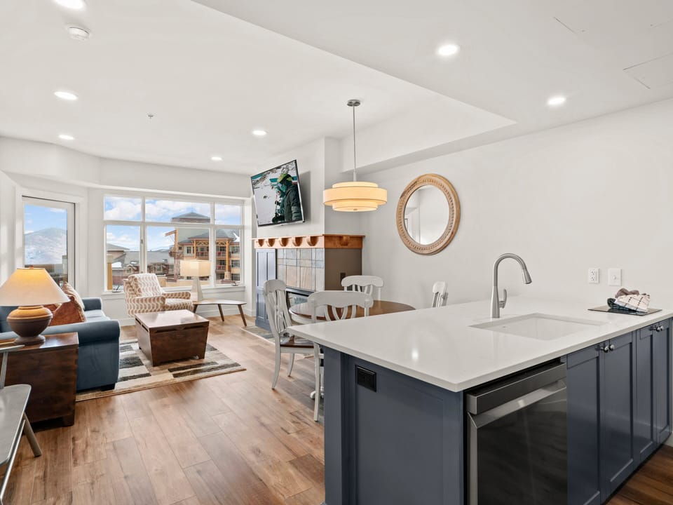 Living Room / Kitchen
