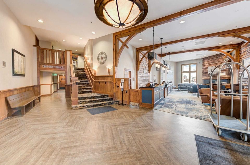 Sundial Lodge lobby