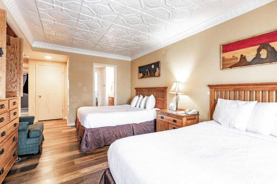 2 Double Beds