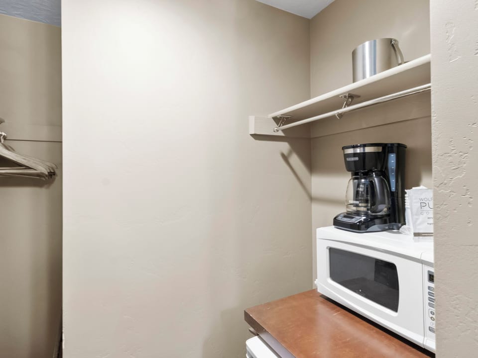 Kitchenette / Essentials