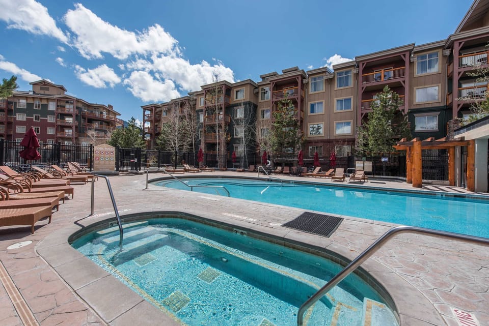 Indoor/Outdoor Pool & Hot Tub