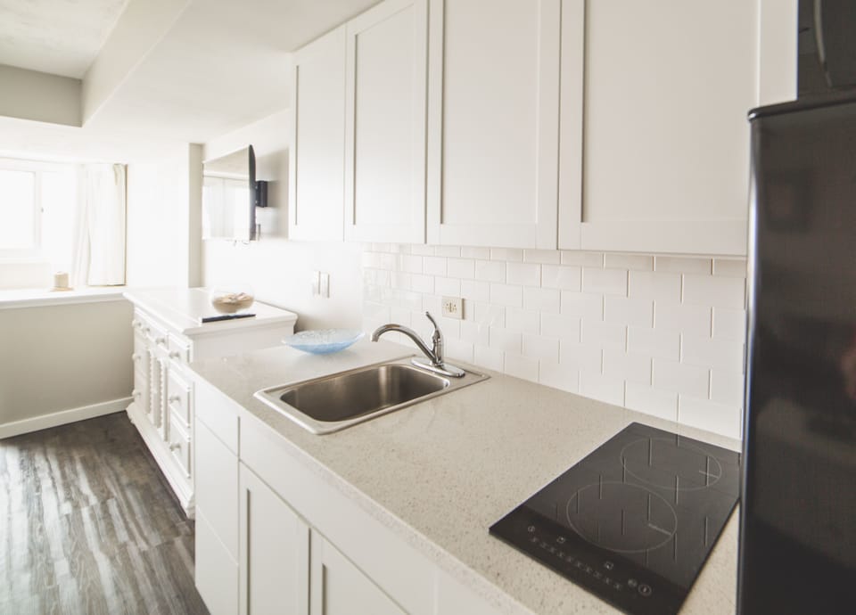 Large Ocean View Room, 1 King Bed with Sofa bed, Non Smoking | Private kitchen | Full-size fridge, microwave, stovetop, coffee/tea maker