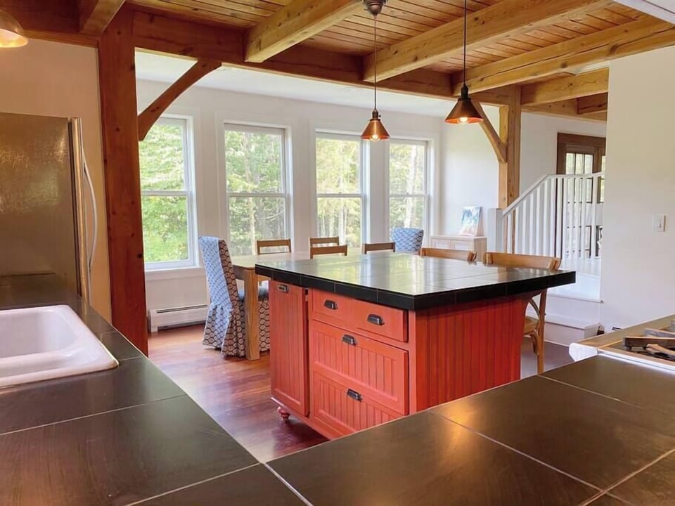 Beautiful 4 Bed Home in a Tranquil, Ideal Setting (194)
