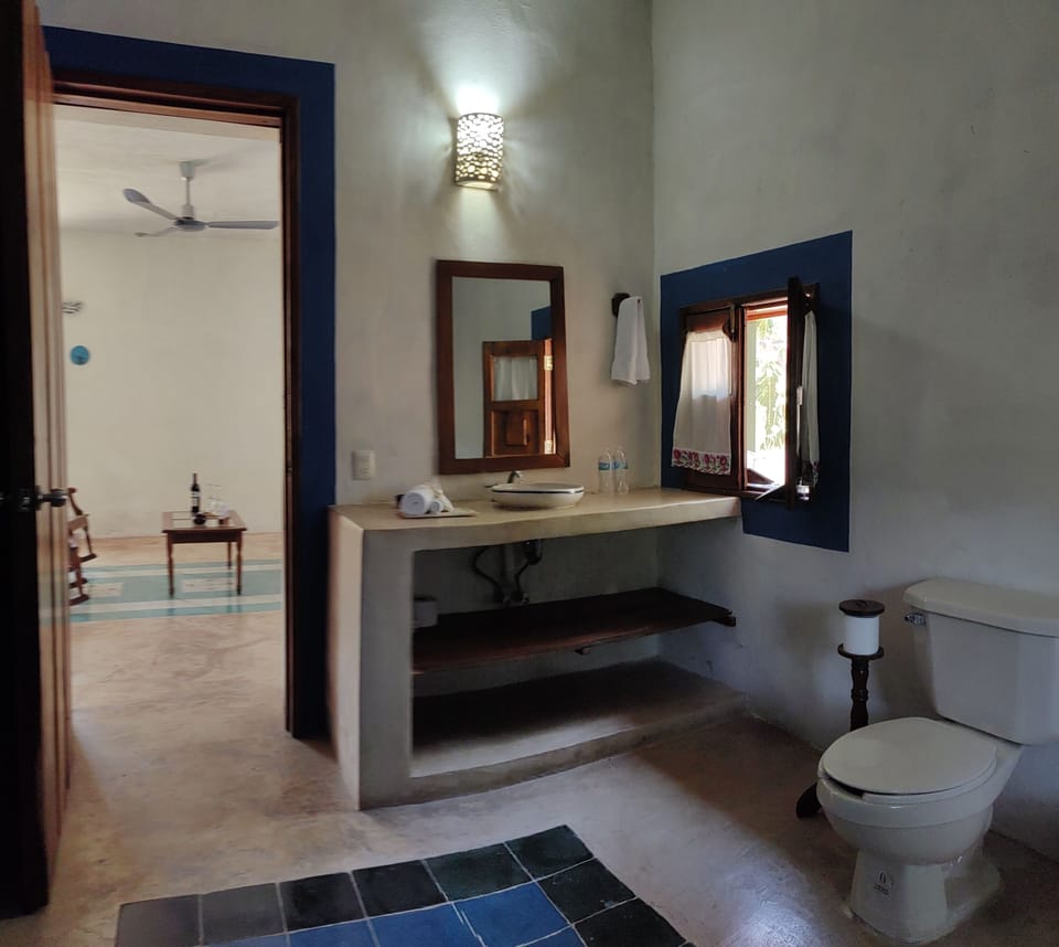 Family Villa | Bathroom | Free toiletries, hair dryer, towels