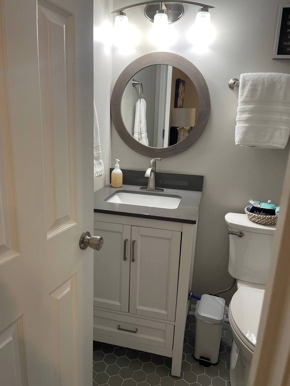 Bedroom 2 en suite.