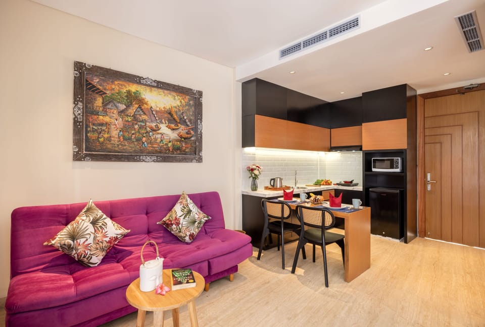 1 bedroom, in-room safe, individually decorated, desk