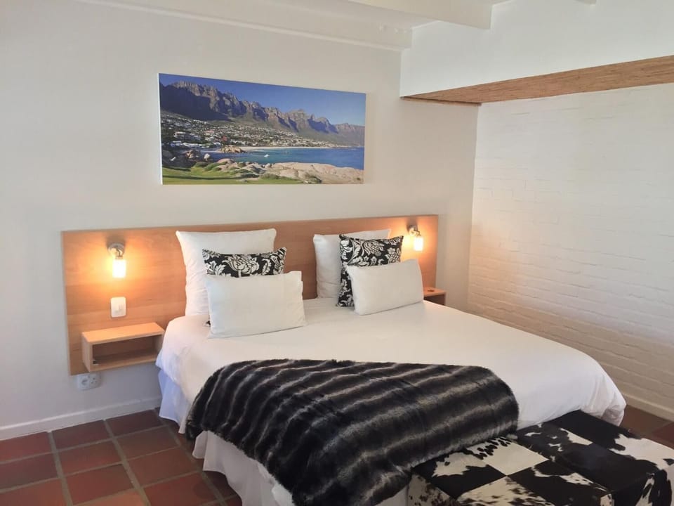 Premium bedding, in-room safe, free WiFi, bed sheets