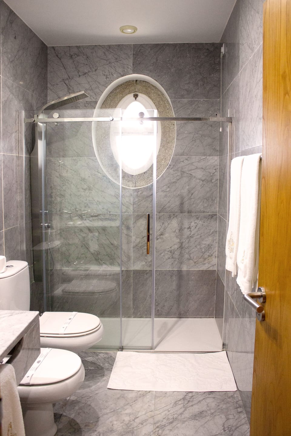 Double or Twin Room | Bathroom | Bathtub, deep soaking tub, free toiletries, hair dryer