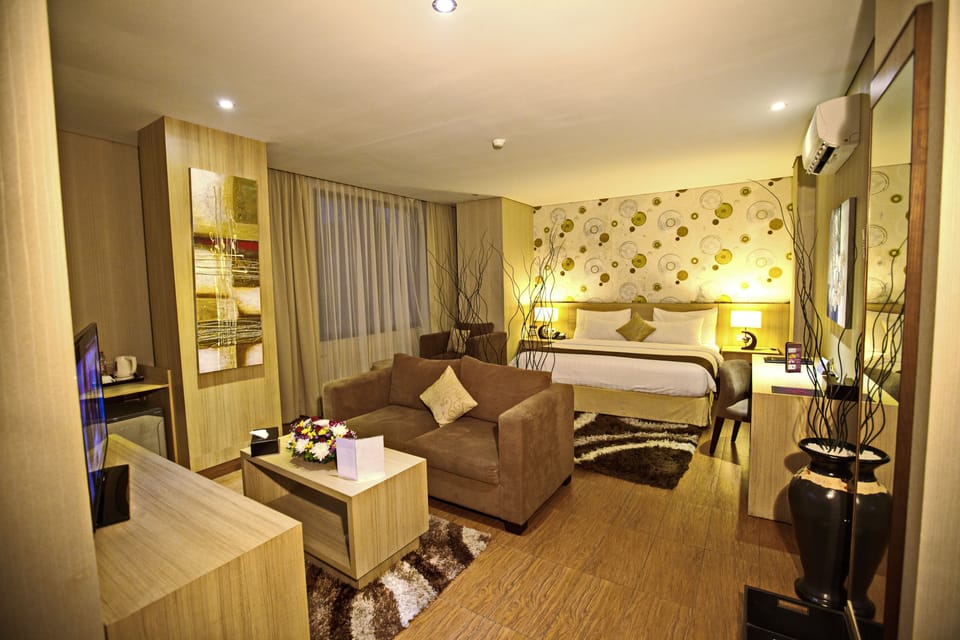 Royal Suite | In-room safe, desk, laptop workspace, free WiFi