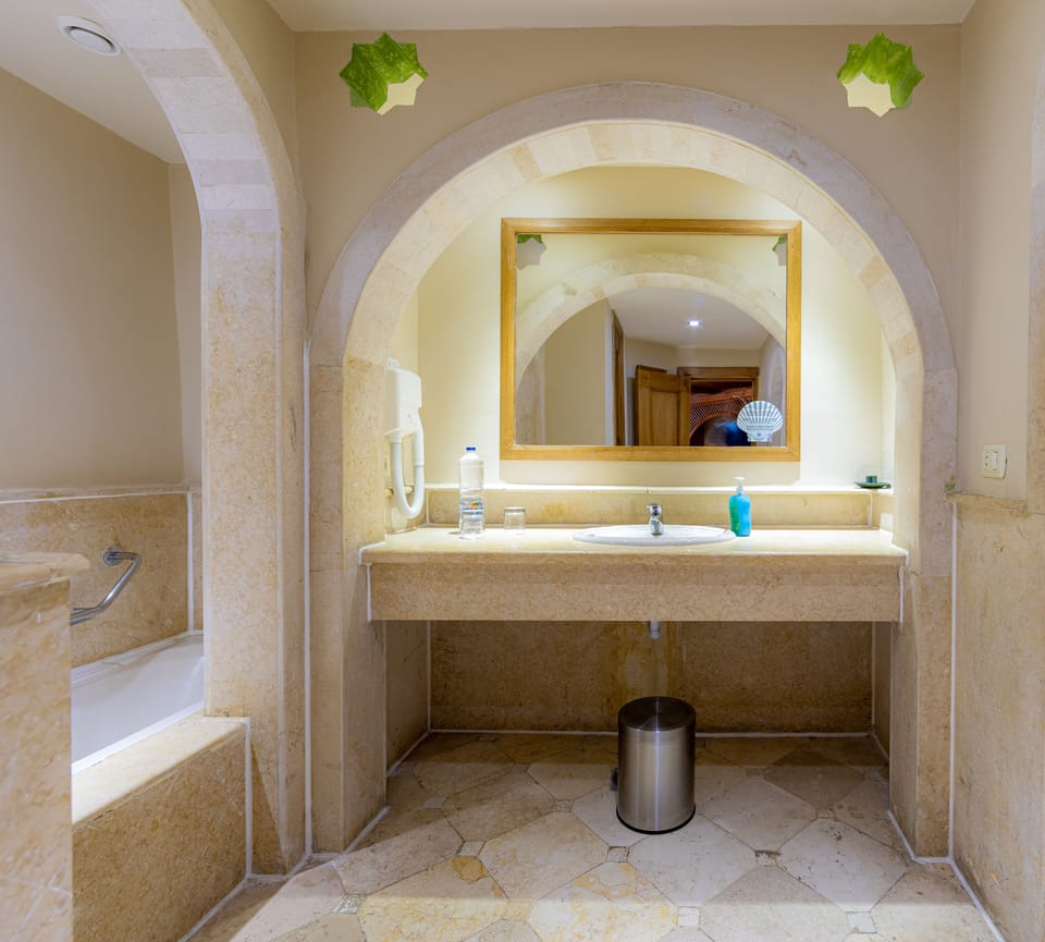 Junior Suite | Bathroom | Bathtub, hair dryer, towels, soap