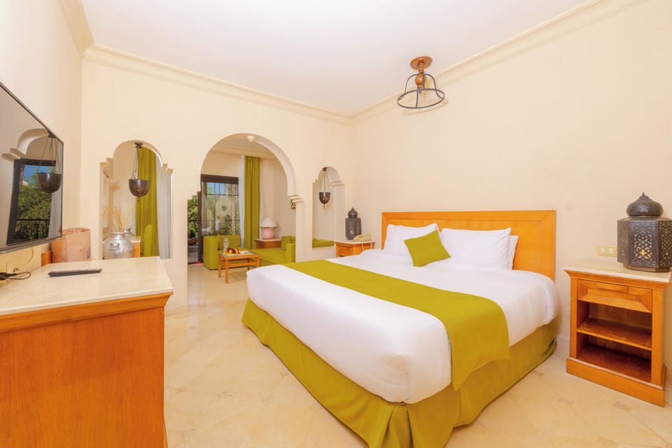 Junior Suite | Minibar, in-room safe, blackout drapes, free cribs/infant beds