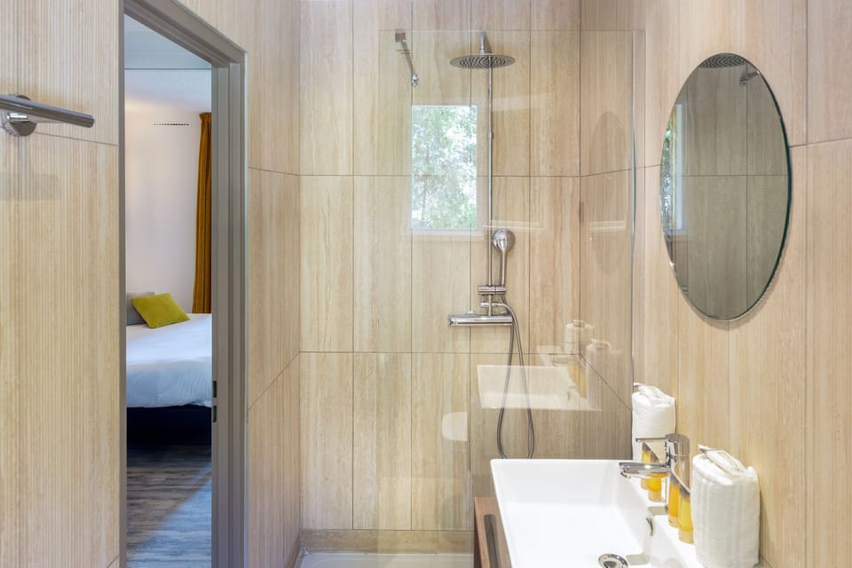 Combined shower/tub, free toiletries, hair dryer, bathrobes