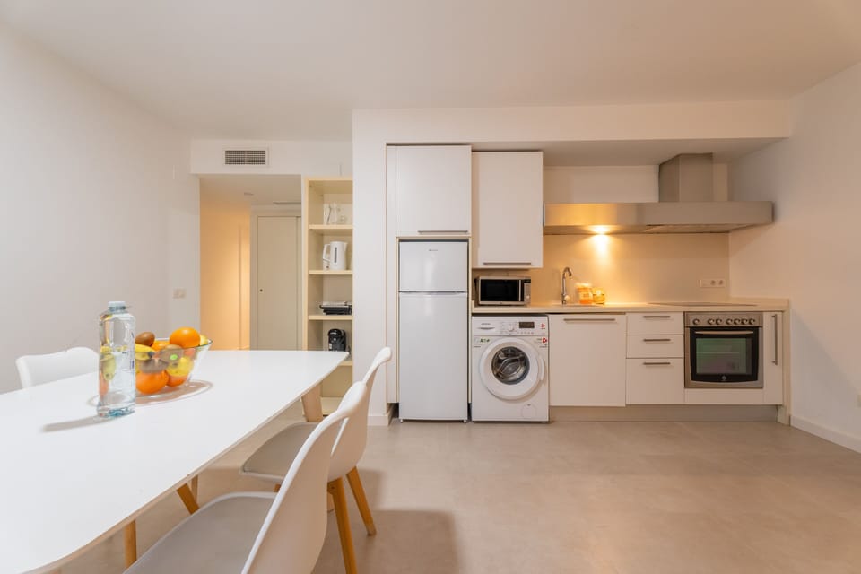 Apartment, 1 Bedroom | Private kitchen | Fridge, microwave, oven, stovetop
