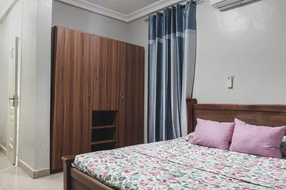 Business Room | Memory foam beds, desk, laptop workspace, blackout drapes
