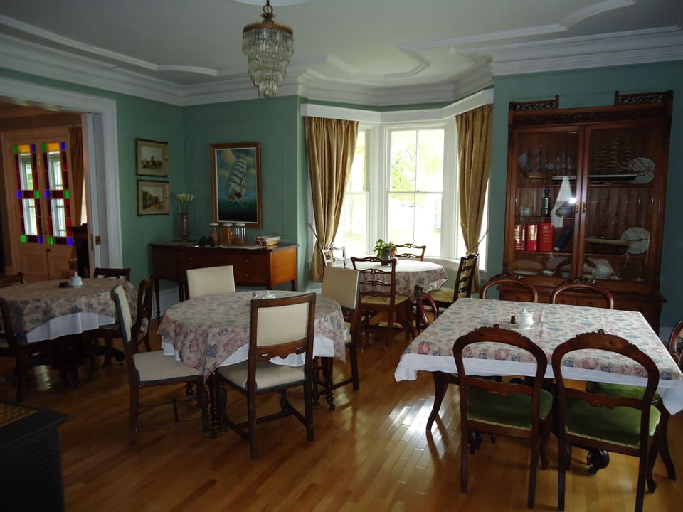 Governor's Mansion Inn Hotel in Miramichi