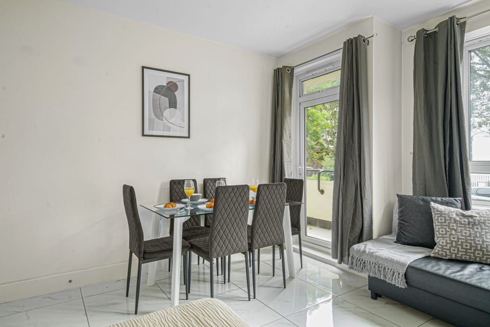 City Apartment | Desk, laptop workspace, iron/ironing board, cribs (surcharge)