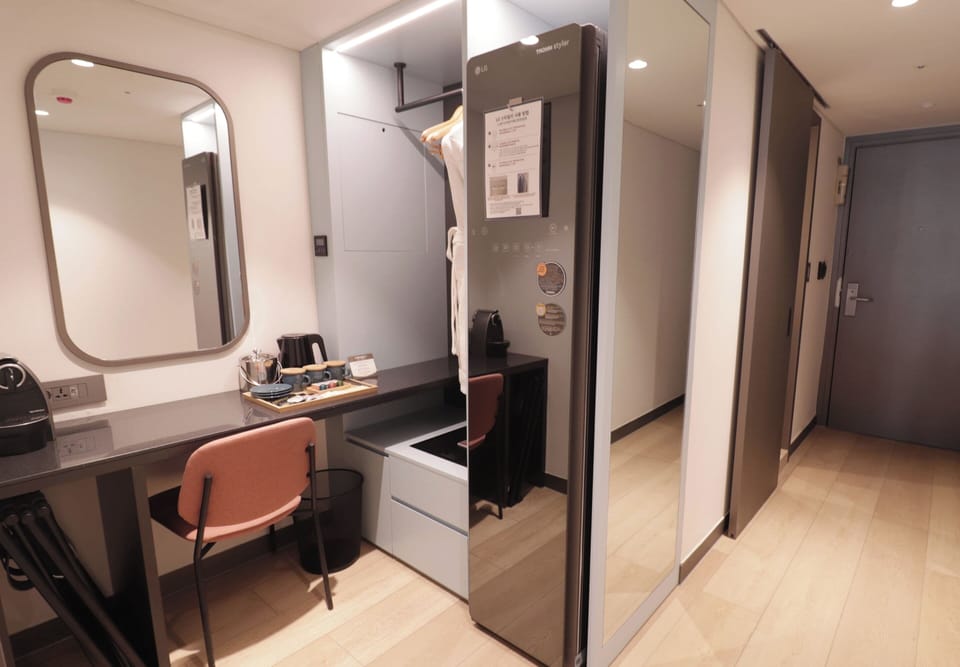 Modern Triple | In-room safe, blackout drapes, soundproofing, free WiFi
