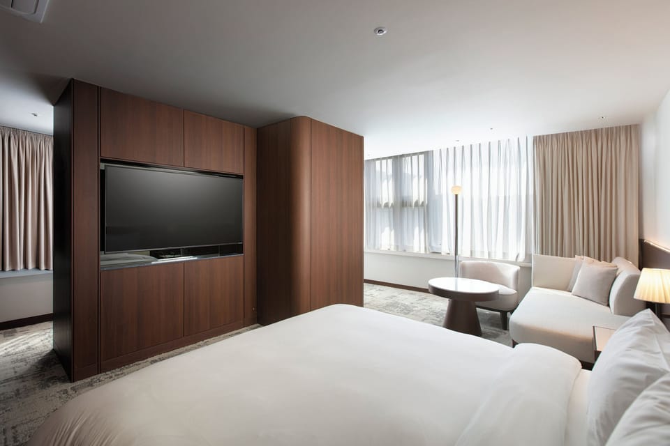 Double Room, 1 King Bed (Suite King Bed) | In-room safe, blackout drapes, soundproofing, free WiFi